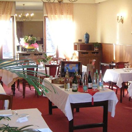 Les Negociants Hotel Pontgibaud Esterno foto