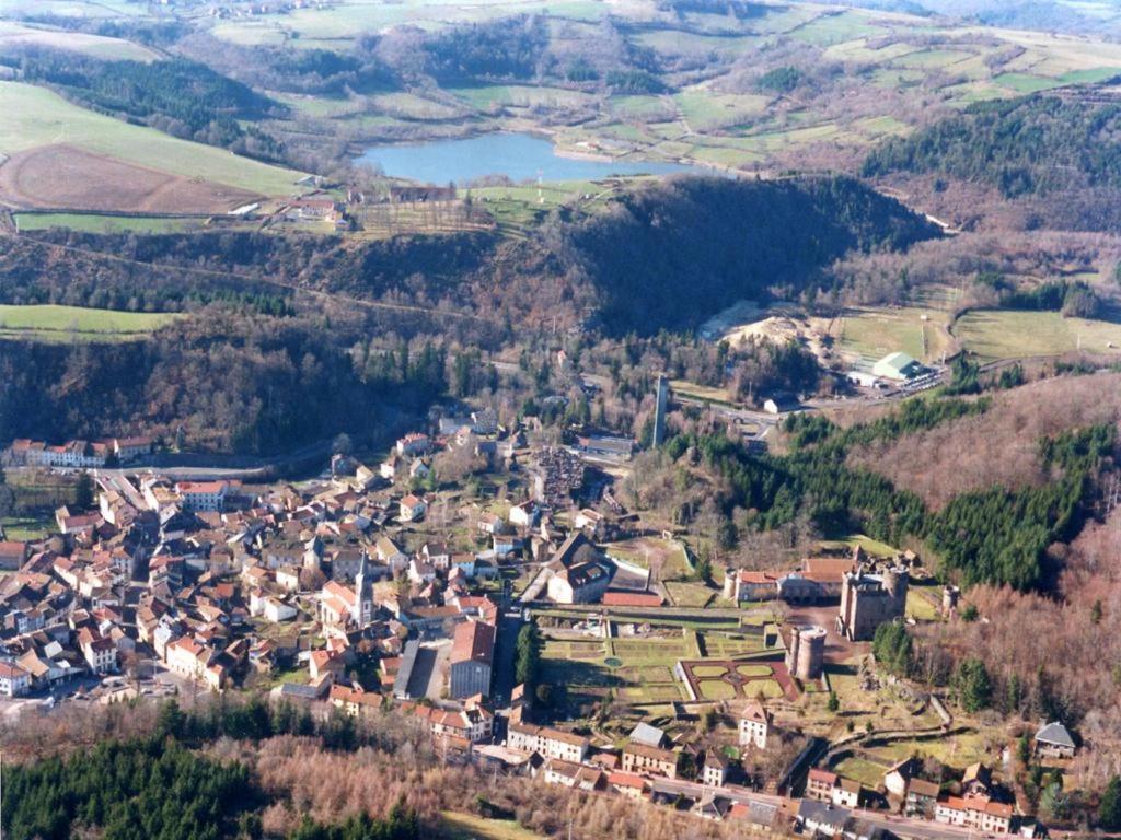 Les Negociants Hotel Pontgibaud Esterno foto