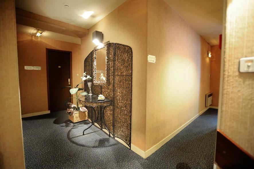 Les Negociants Hotel Pontgibaud Esterno foto