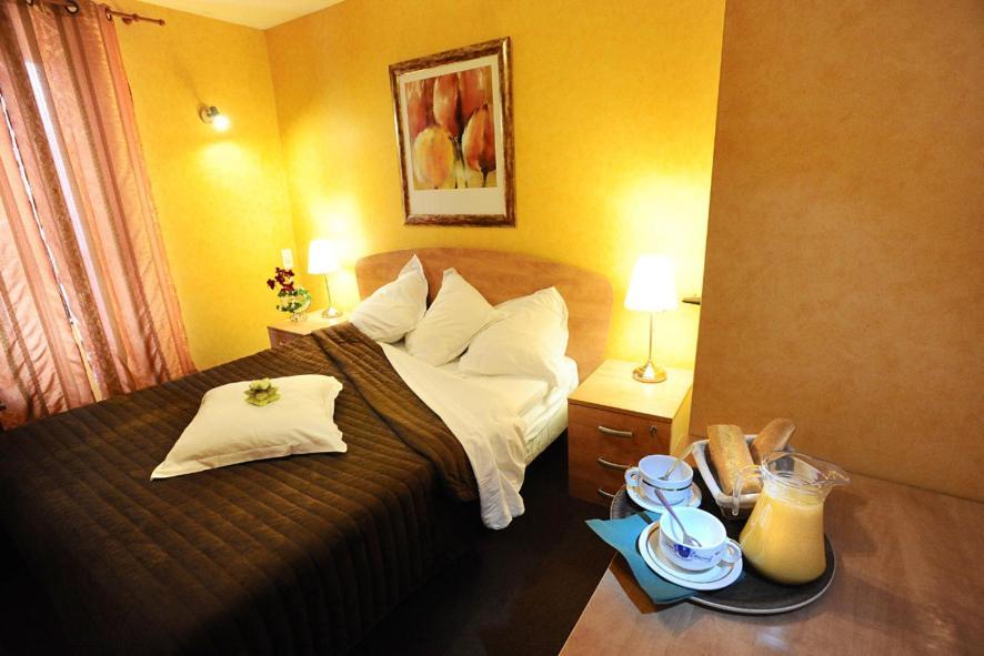 Les Negociants Hotel Pontgibaud Camera foto