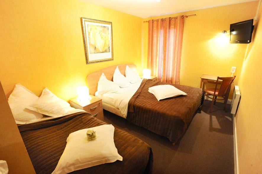 Les Negociants Hotel Pontgibaud Camera foto
